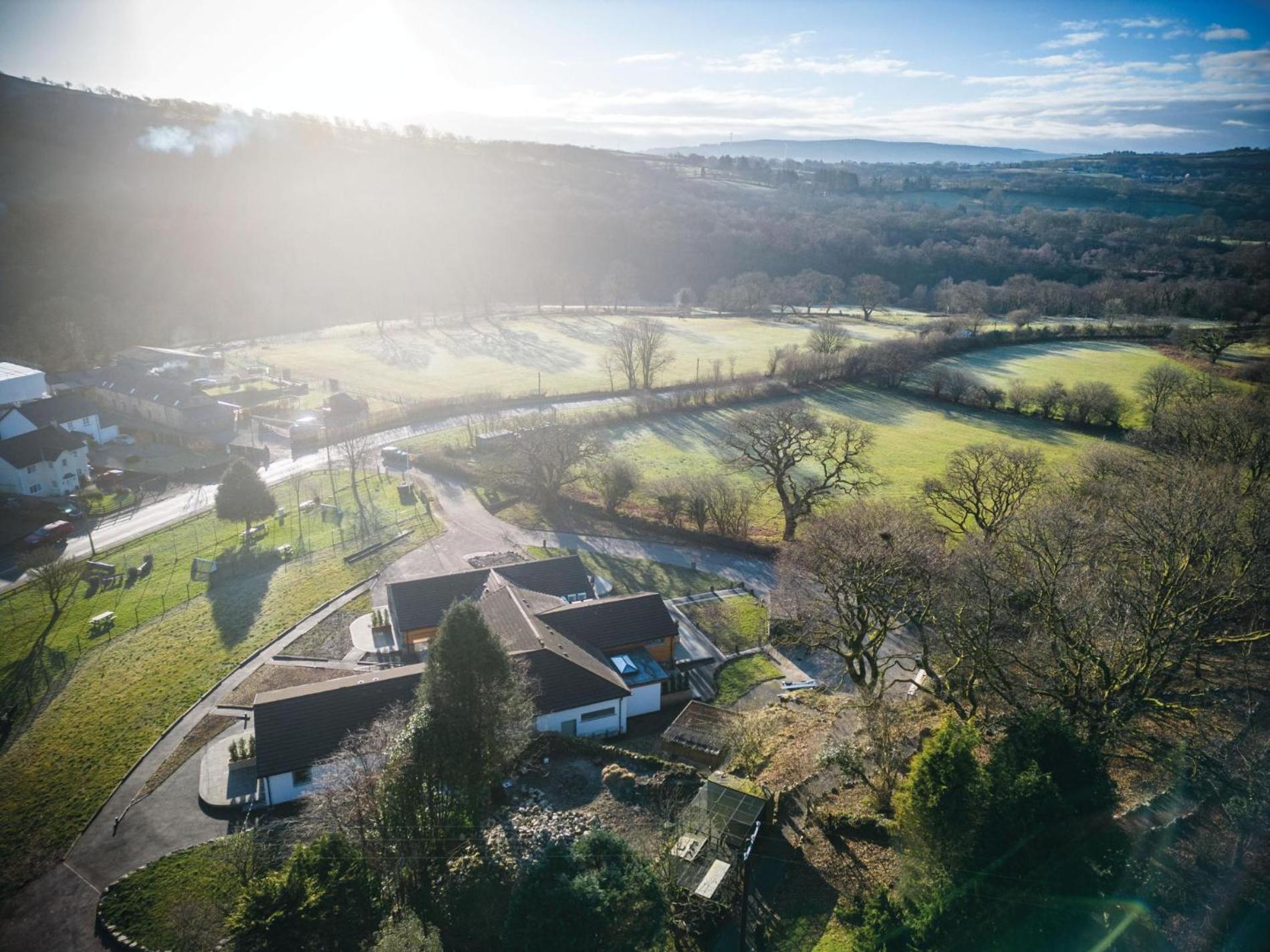 Suite 2 - Sleeping Giant Hotel - Pen Y Cae Inn Brecon Exterior photo